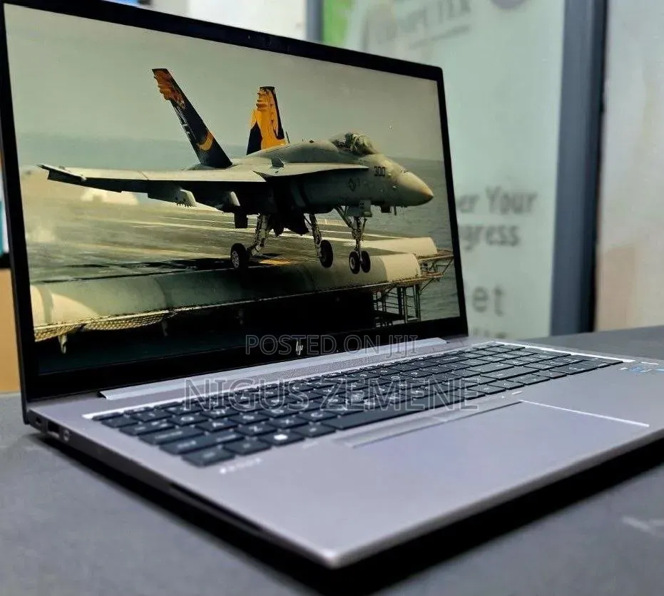 New Laptop HP ZBook Firefly G8 16GB Intel Core i5 SSD 512GB