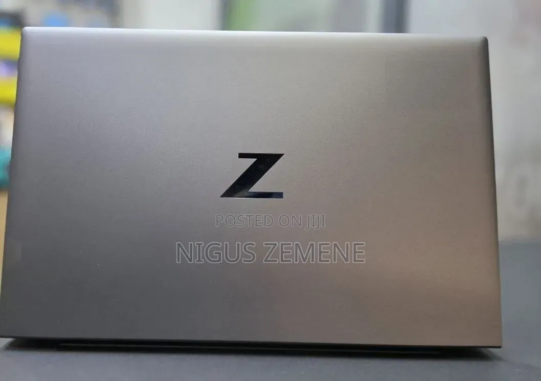 New Laptop HP ZBook Firefly G8 16GB Intel Core i5 SSD 512GB