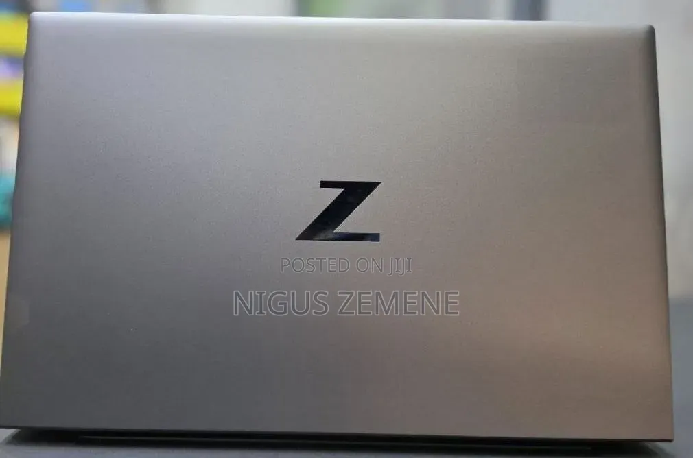New Laptop HP ZBook Firefly G8 16GB Intel Core i5 SSD 512GB