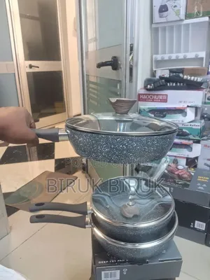 Momcoc ባለ ክዳን መጥበሻ
