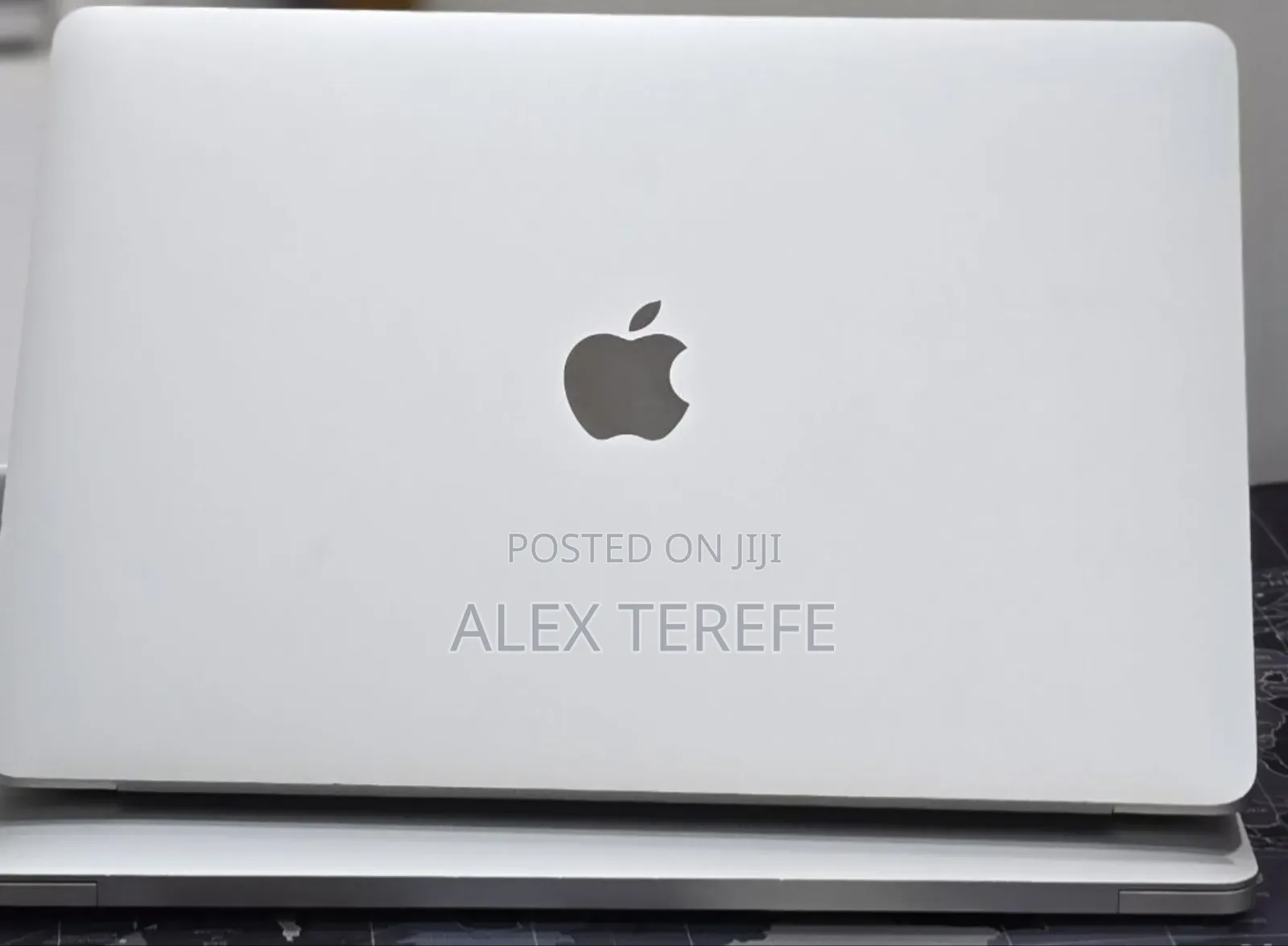 New Laptop Apple MacBook 2020 16GB Intel Core i7 SSD 512GB