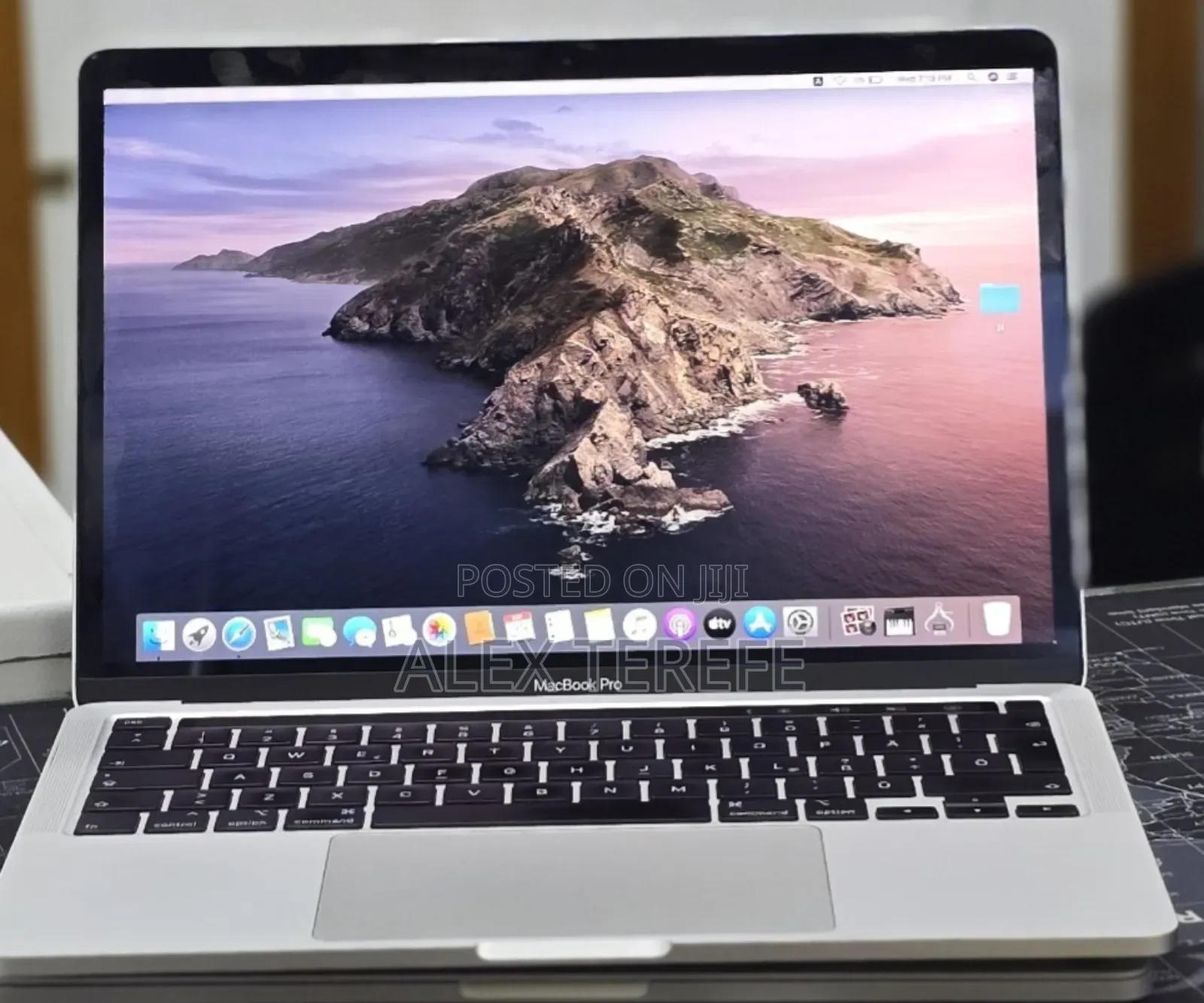 New Laptop Apple MacBook 2020 16GB Intel Core i7 SSD 512GB