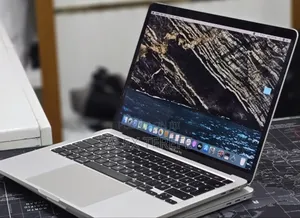 New Laptop Apple MacBook 2020 16GB Intel Core i7 SSD 512GB