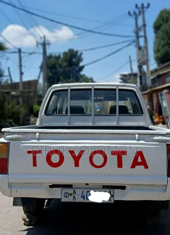 Toyota Hilux 2200 4x4 1986 White