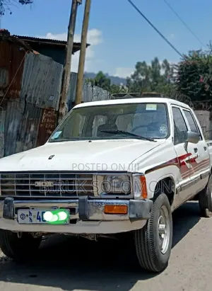 Toyota Hilux 2200 4x4 1986 White