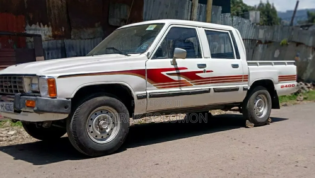 Toyota Hilux 2200 4x4 1986 White
