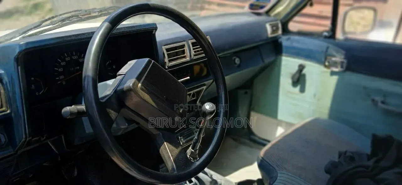 Toyota Hilux 2200 4x4 1986 White