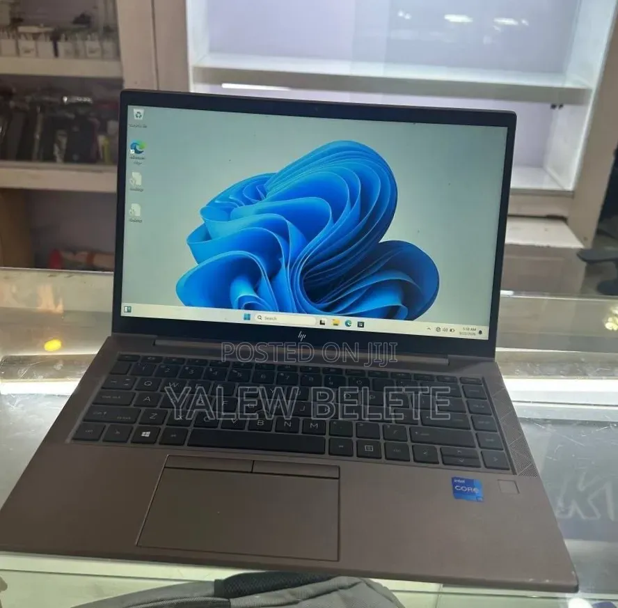 New Laptop HP ZBook Firefly G8 16GB Intel Core i5 SSD 512GB