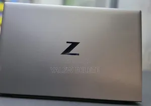 New Laptop HP ZBook Firefly G8 16GB Intel Core i5 SSD 512GB