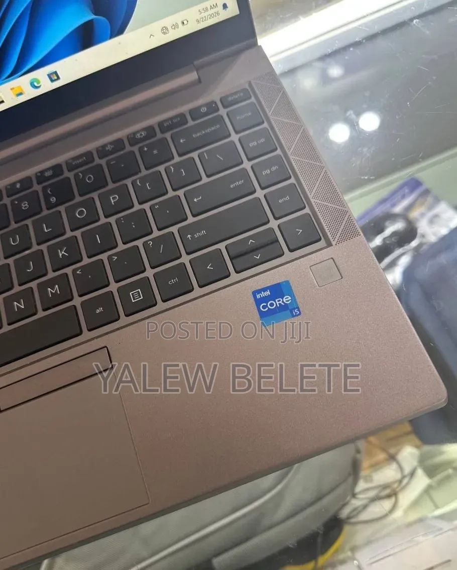 New Laptop HP ZBook Firefly G8 16GB Intel Core i5 SSD 512GB