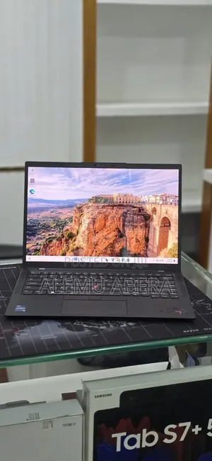 New Laptop Lenovo ThinkPad X1 Carbon 16GB Intel Core i7 SSD 512GB