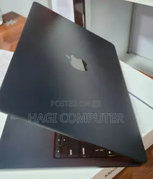 New Laptop Apple MacBook Air 2022 M2 8GB Apple M2 SSD 256GB