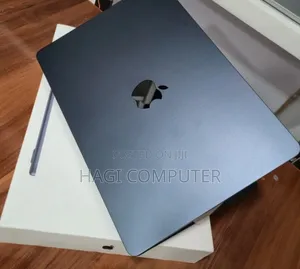 New Laptop Apple MacBook Air 2022 M2 8GB Apple M2 SSD 256GB