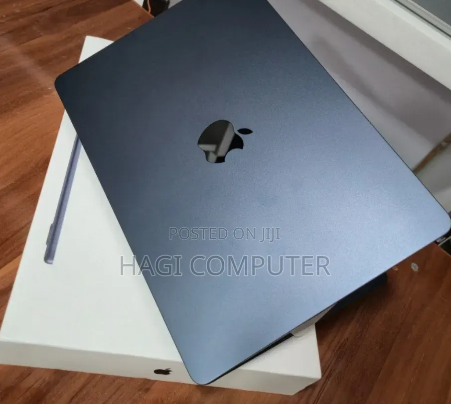 New Laptop Apple MacBook Air 2022 M2 8GB Apple M2 SSD 256GB