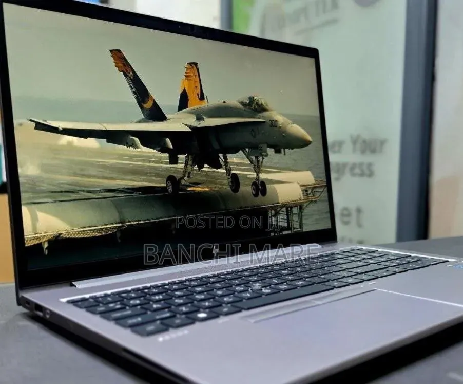 New Laptop HP ZBook Firefly G8 16GB Intel Core i5 SSD 512GB