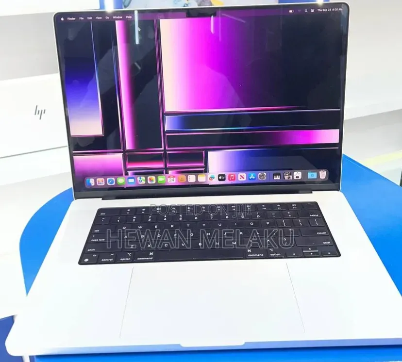 New Laptop Apple MacBook Pro 2021 M1 16GB Apple M1 Pro SSD 512GB