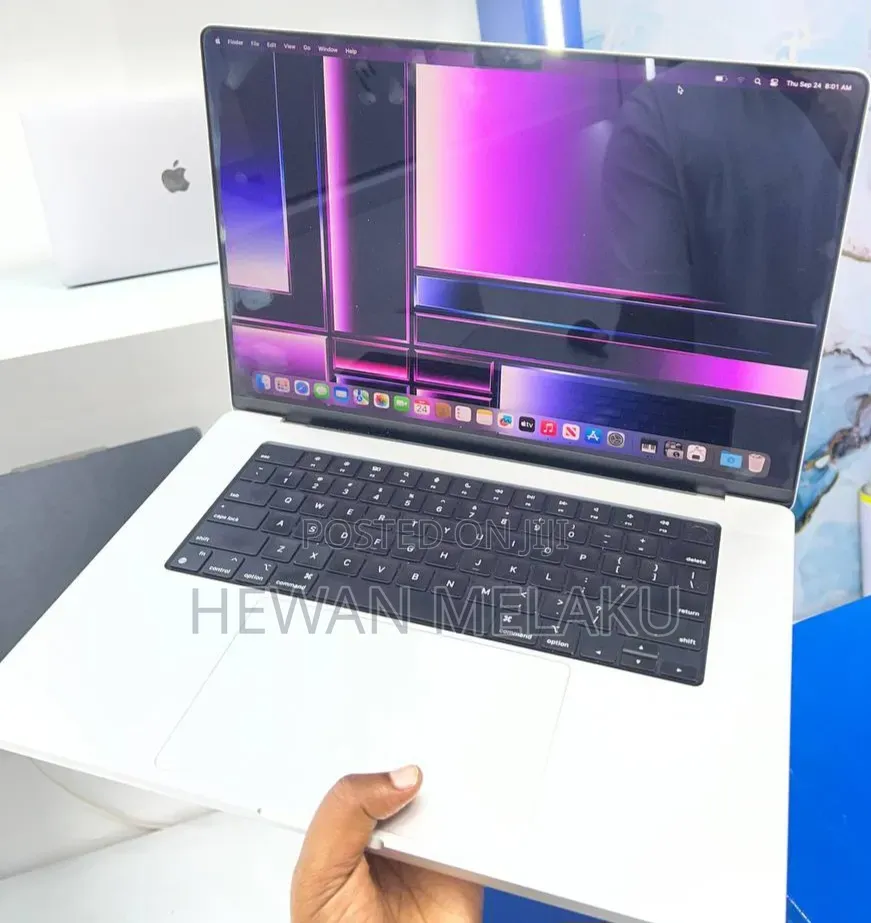 New Laptop Apple MacBook Pro 2021 M1 16GB Apple M1 Pro SSD 512GB