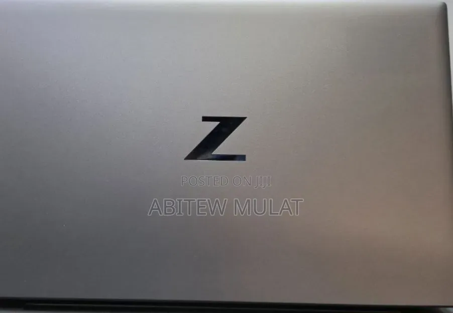 New Laptop HP ZBook Firefly G8 16GB Intel Core i5 SSD 512GB