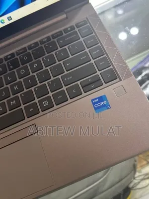New Laptop HP ZBook Firefly G8 16GB Intel Core i5 SSD 512GB