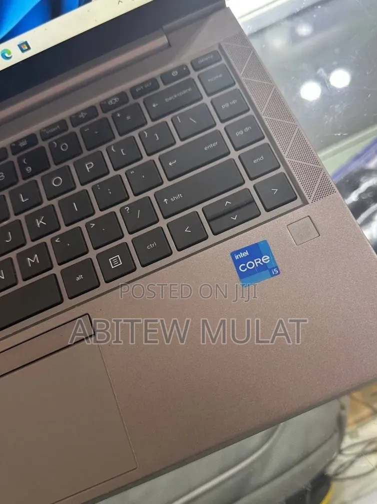 New Laptop HP ZBook Firefly G8 16GB Intel Core i5 SSD 512GB