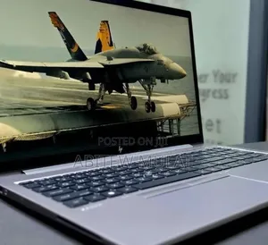 New Laptop HP ZBook Firefly G8 16GB Intel Core i5 SSD 512GB