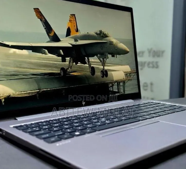 New Laptop HP ZBook Firefly G8 16GB Intel Core i5 SSD 512GB