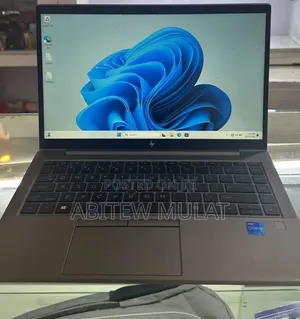 New Laptop HP ZBook Firefly G8 16GB Intel Core i5 SSD 512GB