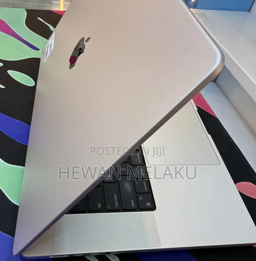 New Laptop Apple MacBook Pro 2021 M1 16GB Apple M1 Pro SSD 512GB