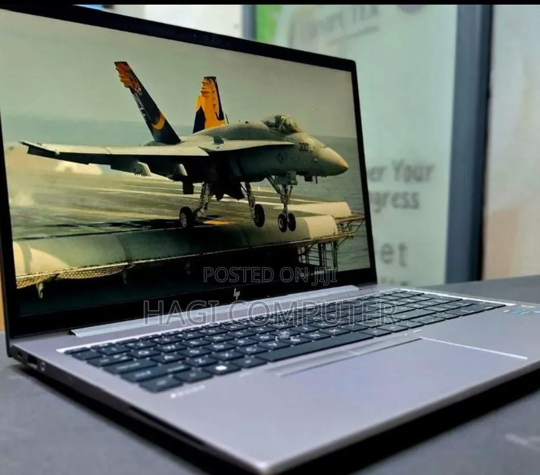 New Laptop HP ZBook Firefly G8 16GB Intel Core i5 SSD 512GB