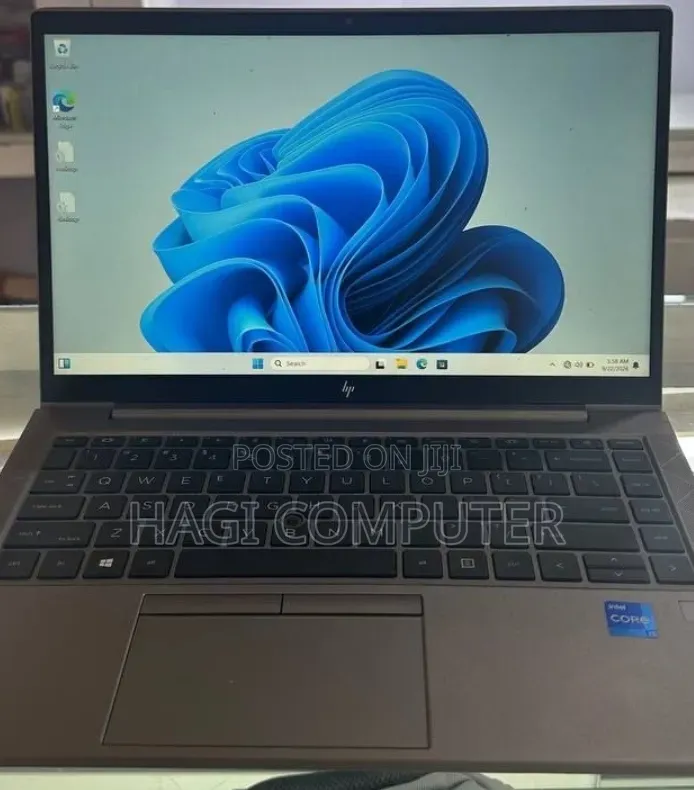 New Laptop HP ZBook Firefly G8 16GB Intel Core i5 SSD 512GB