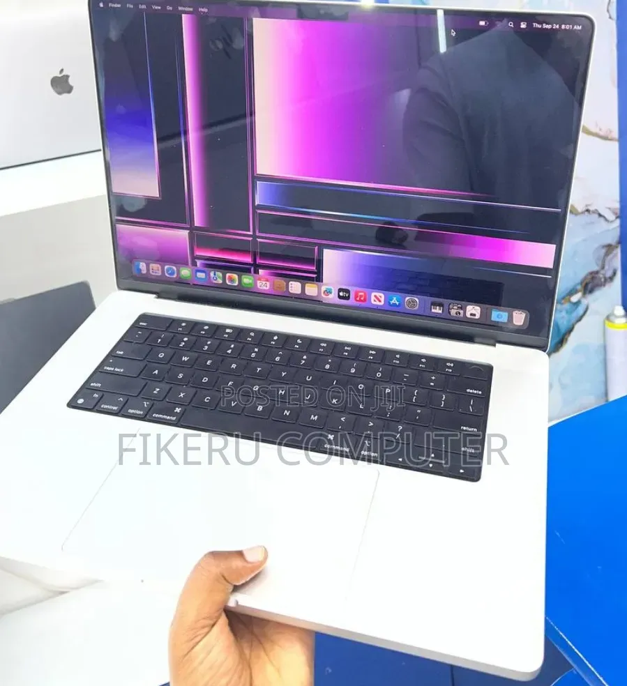 New Laptop Apple MacBook Pro 2021 M1 16GB Apple M1 Pro SSD 512GB
