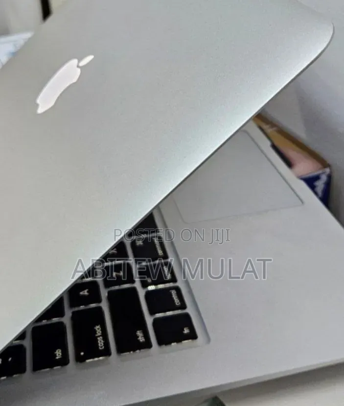 New Laptop Apple MacBook Air 2013 4GB Intel Core i5 SSD 128GB