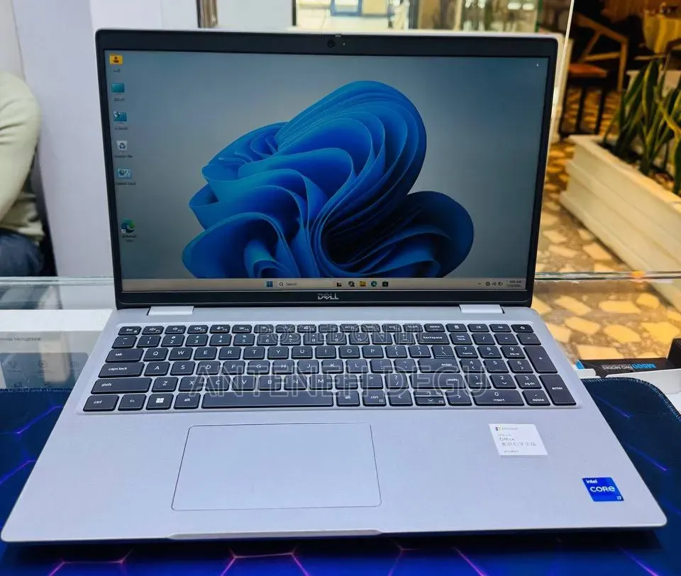 New Laptop Dell Precision 3581 16GB Intel Core i7 SSD 1T