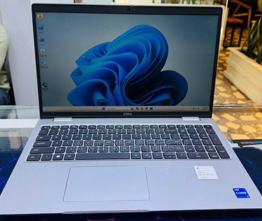 New Laptop Dell Precision 3581 16GB Intel Core i7 SSD 1T