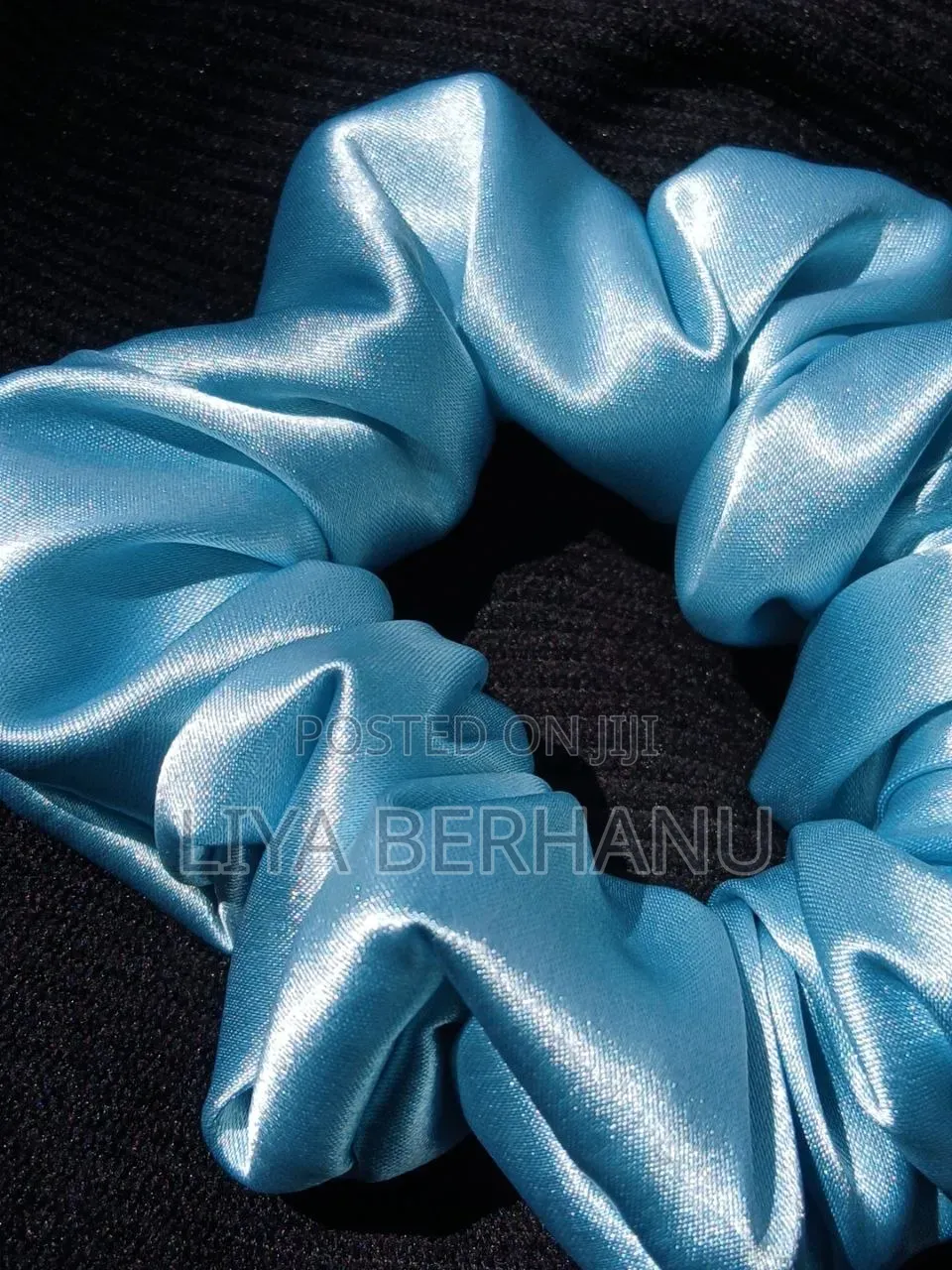 Scrunchies ፀጉር ማስያዣ