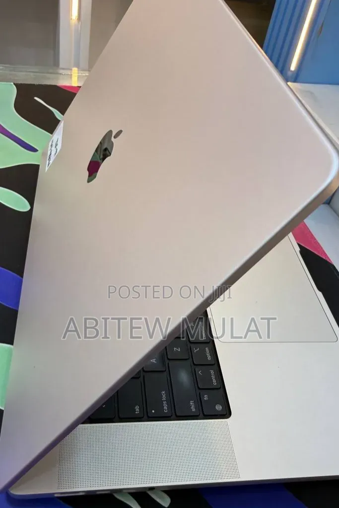 New Laptop Apple MacBook Pro 2021 M1 16GB Apple M1 Pro SSD 512GB