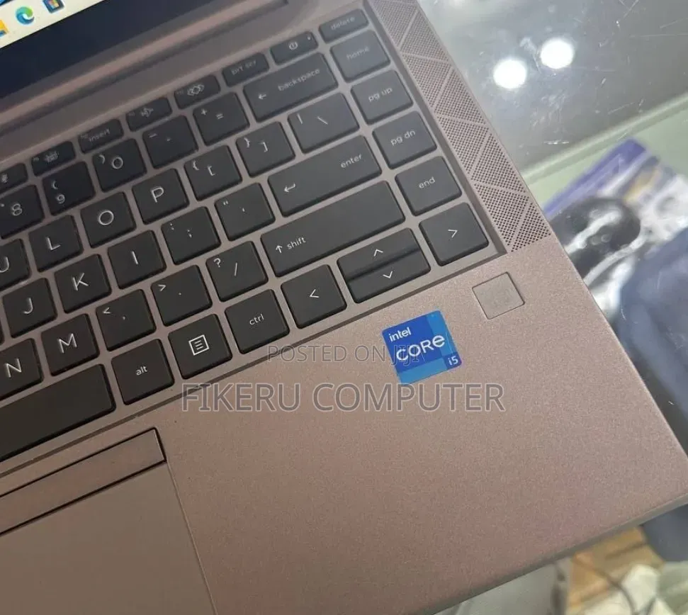New Laptop HP ZBook Firefly 14 G7 16GB Intel Core i5 SSD 512GB