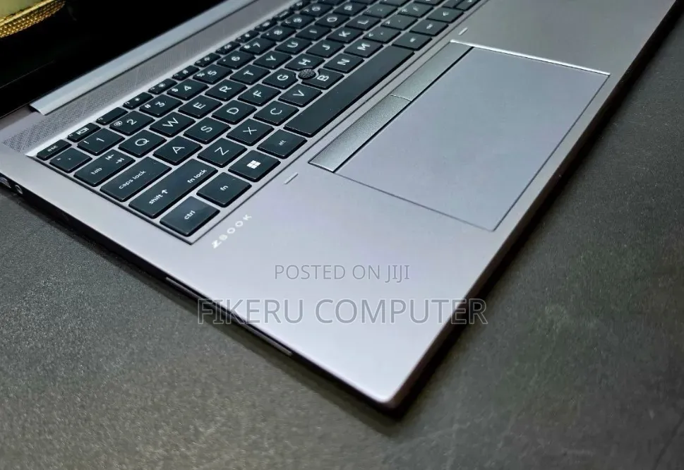 New Laptop HP ZBook Firefly 14 G7 16GB Intel Core i5 SSD 512GB