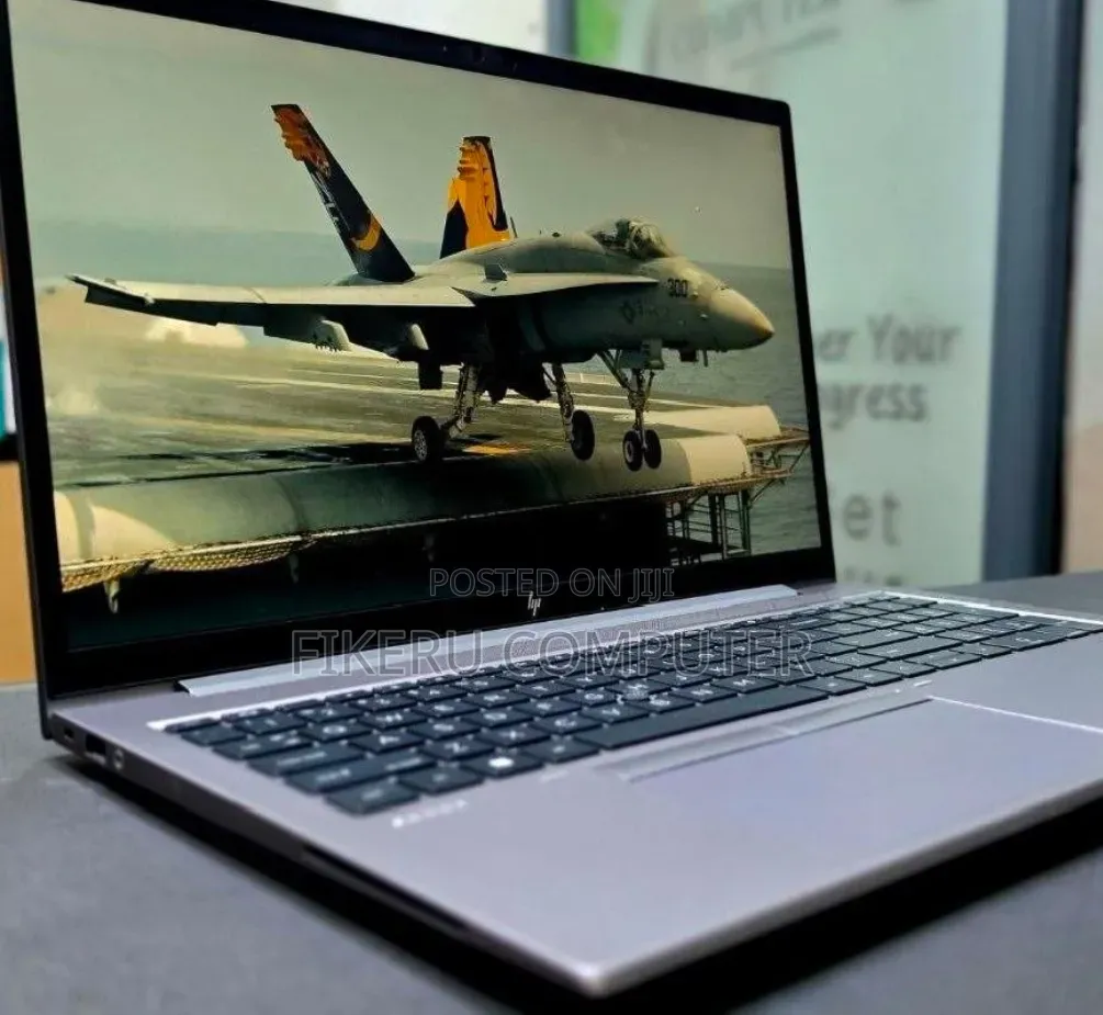 New Laptop HP ZBook Firefly 14 G7 16GB Intel Core i5 SSD 512GB