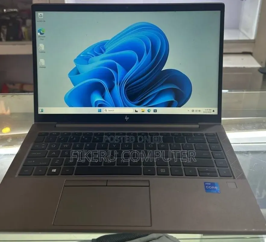 New Laptop HP ZBook Firefly 14 G7 16GB Intel Core i5 SSD 512GB