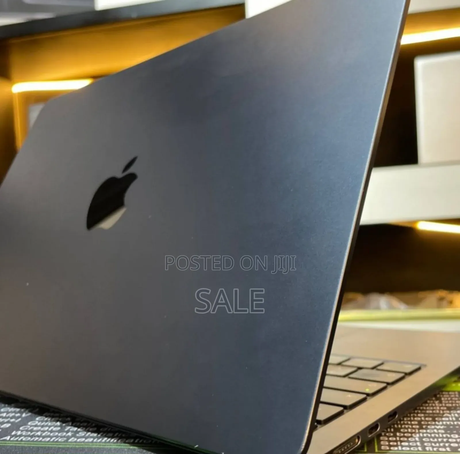 New Laptop Apple MacBook Air 2022 M2 8GB Apple M2 SSD 512GB