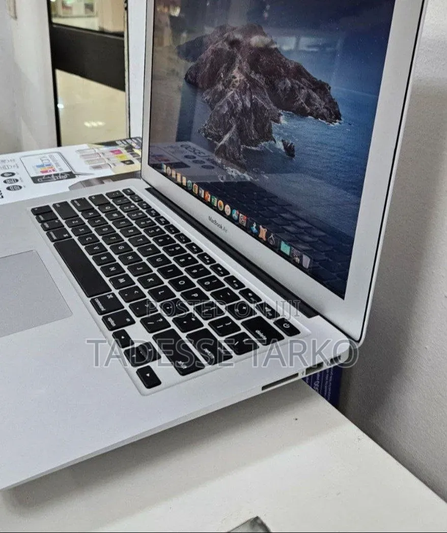 New Laptop Apple MacBook Air 2013 4GB Intel Core i5 SSD 128GB