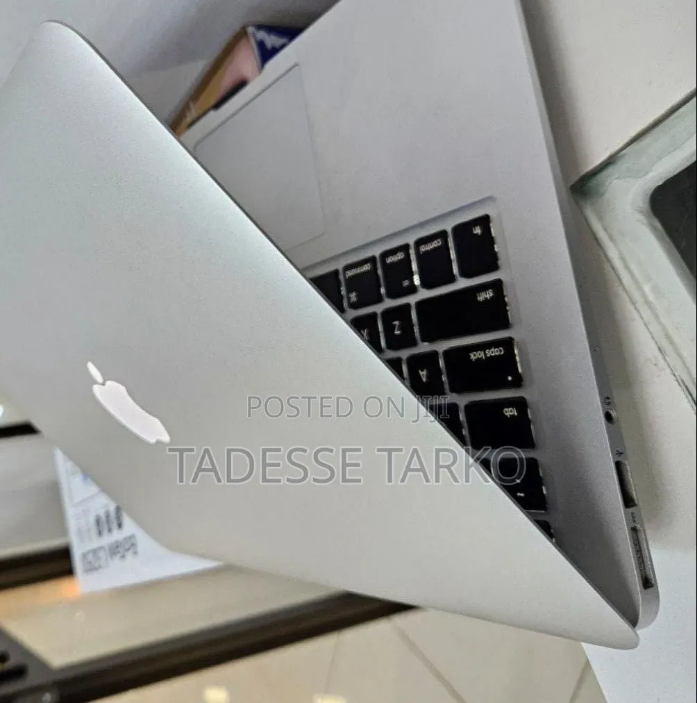 New Laptop Apple MacBook Air 2013 4GB Intel Core i5 SSD 128GB