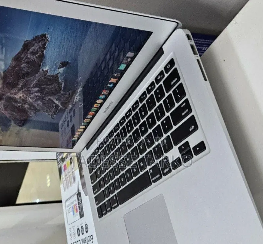 New Laptop Apple MacBook Air 2013 4GB Intel Core i5 SSD 128GB