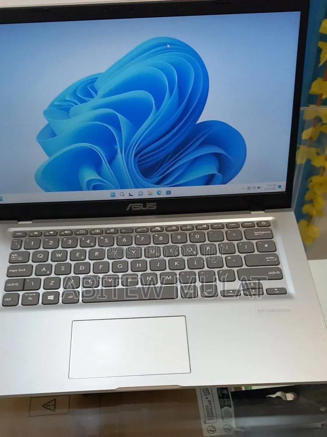 New Laptop Asus Vivobook 14 8GB Intel Atom SSD 256GB