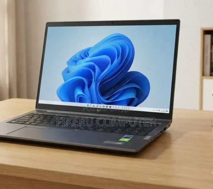 New Laptop HP ZBook Firefly G8 16GB Intel Core i7 SSD 512GB