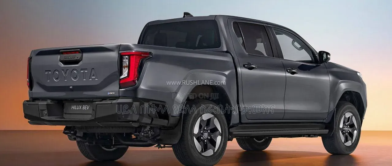 New Toyota Hilux 2026 Gray
