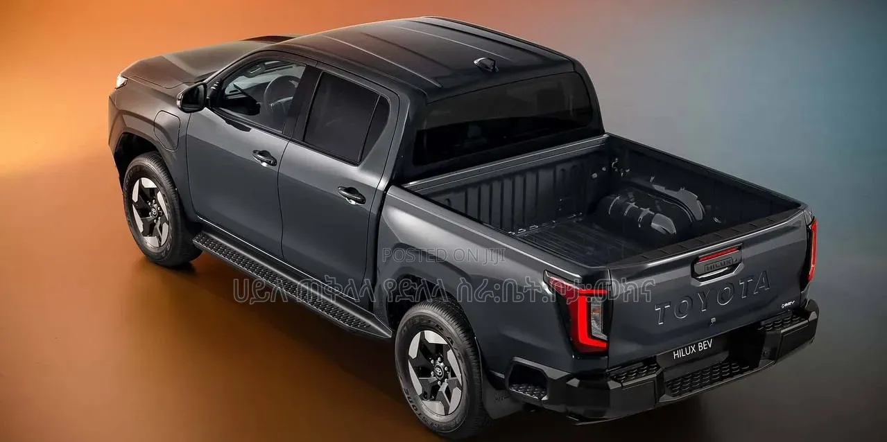New Toyota Hilux 2026 Gray