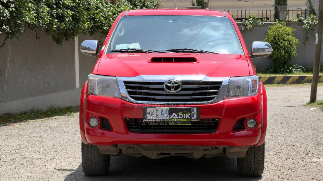 Toyota Hilux 2013 Red