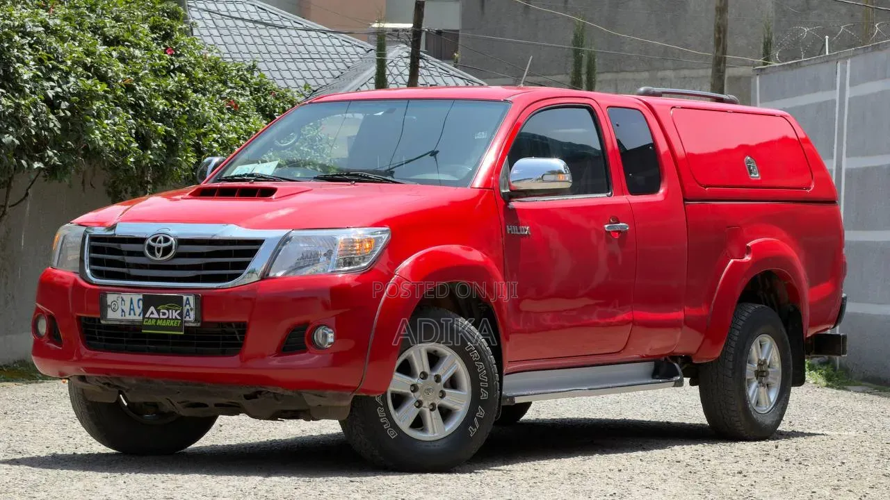 Toyota Hilux 2013 Red